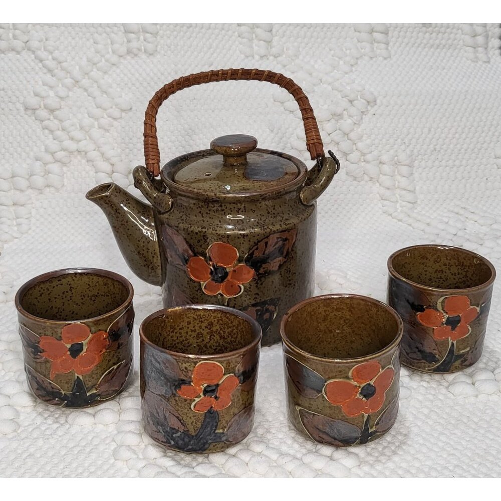 Japanese teapot bamboo handle and four cups, Handpainted floral‎ motif